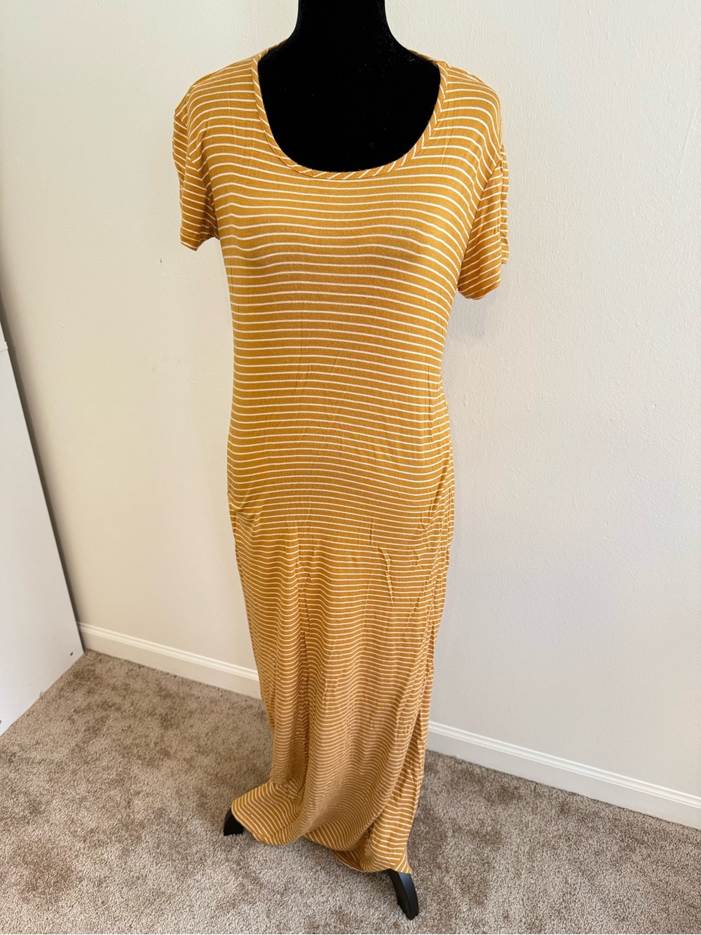Striped Mustard Short-Sleeve Maxi Dress — Women's Everyday Maxi